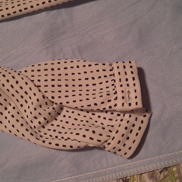 White and black blouse - Picture 2 of 3